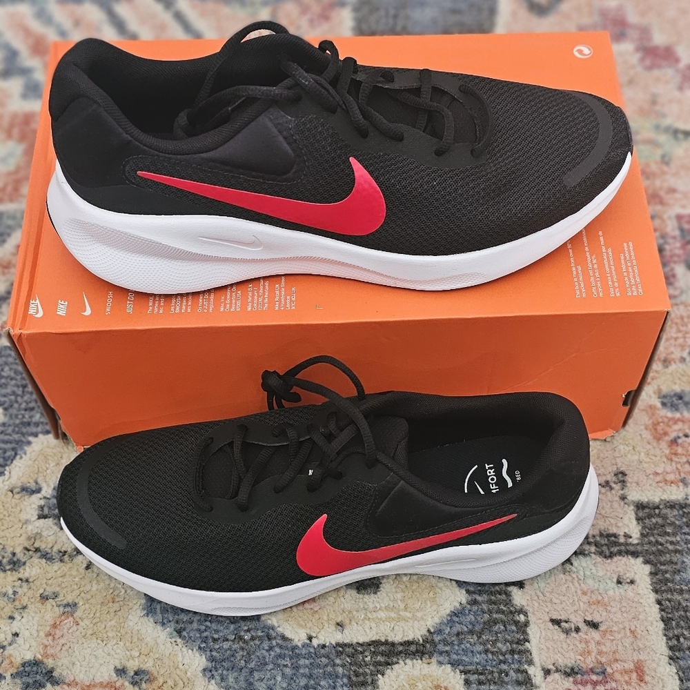 New Nike Revolution 7 Men Run Size  Color Black  13 A16